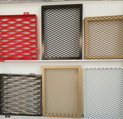 Anpassungsfähige Außenwandverkleidung mit modernem Design Stretch Mesh Aluminium Veneer